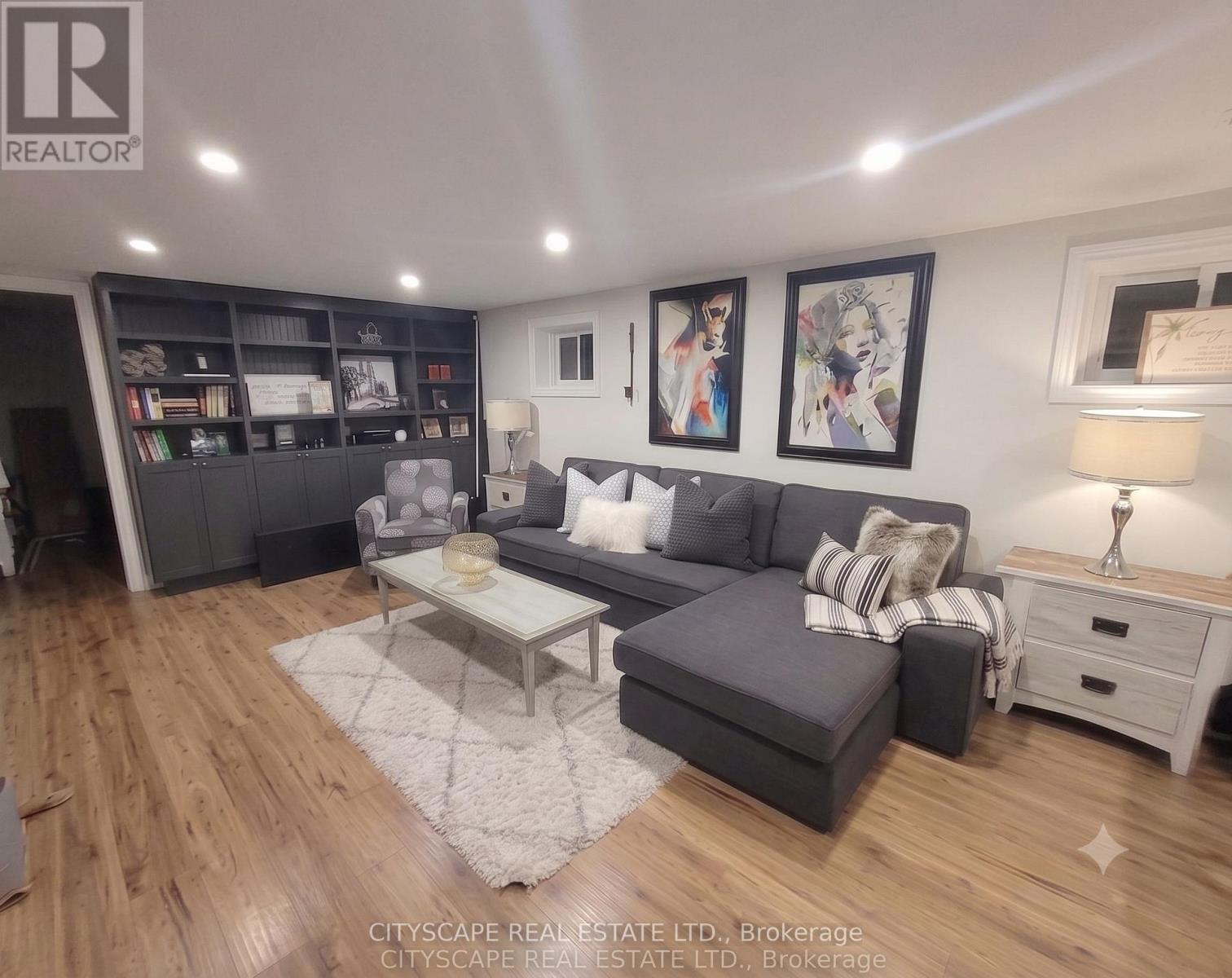 891 CURTIS CRESCENT - 14