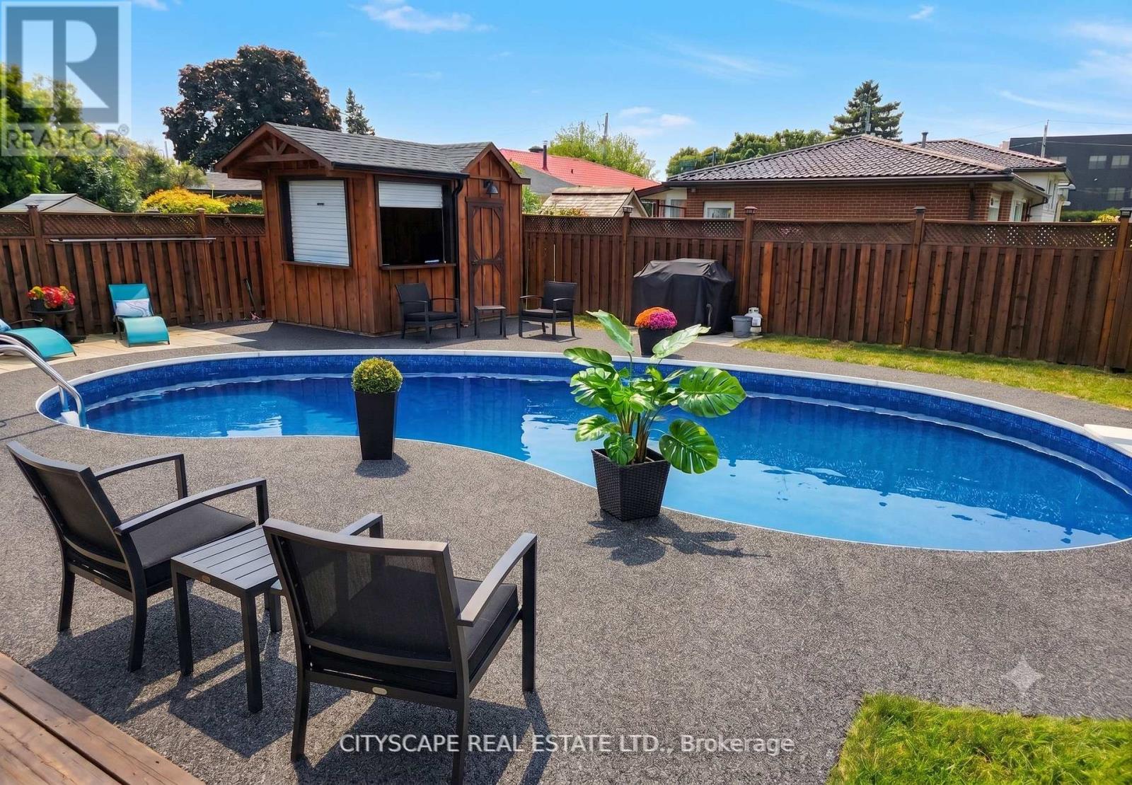891 CURTIS CRESCENT - 18
