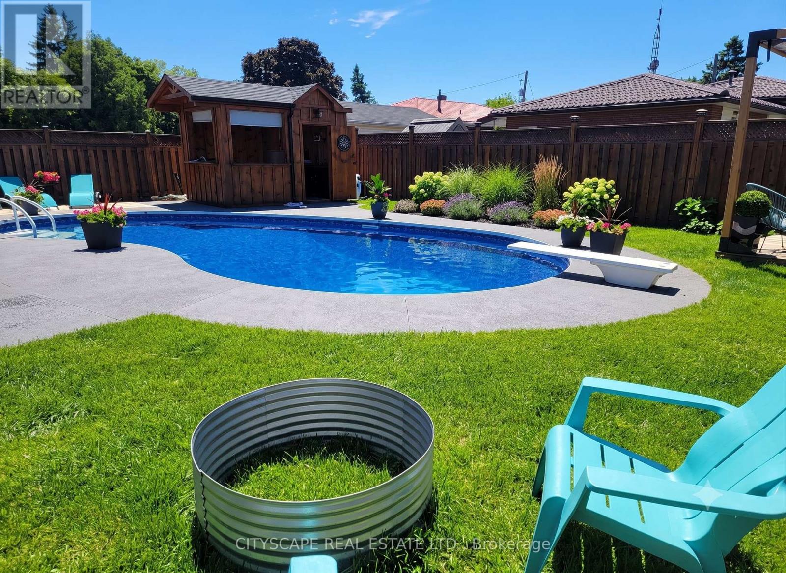 891 CURTIS CRESCENT - 19