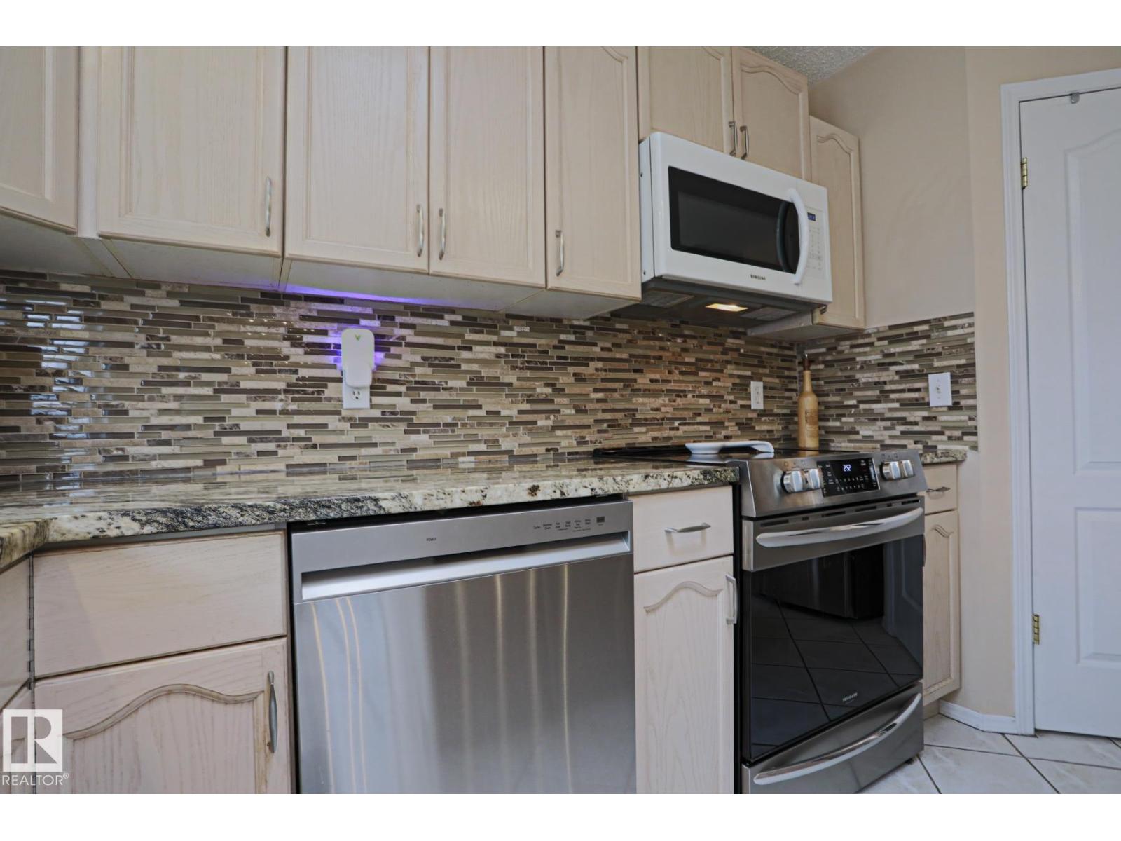 7716 154 AV NW — photo 15