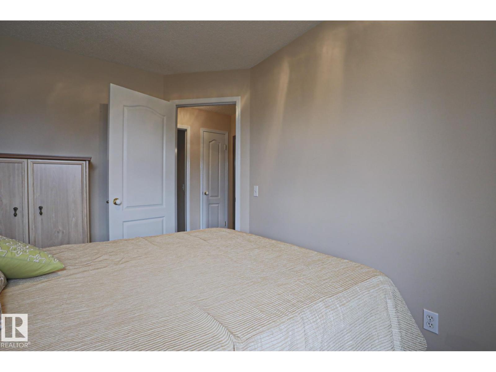 7716 154 AV NW — photo 31