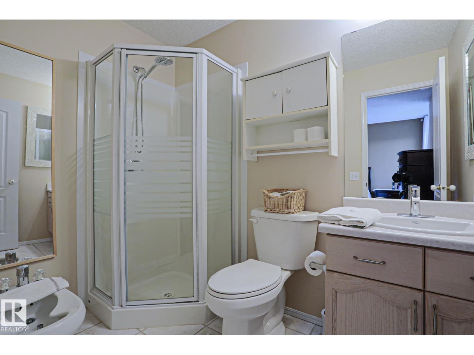 7716 154 AV NW — photo 37