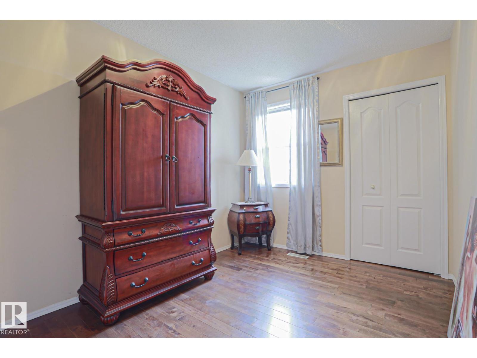 7716 154 AV NW — photo 39