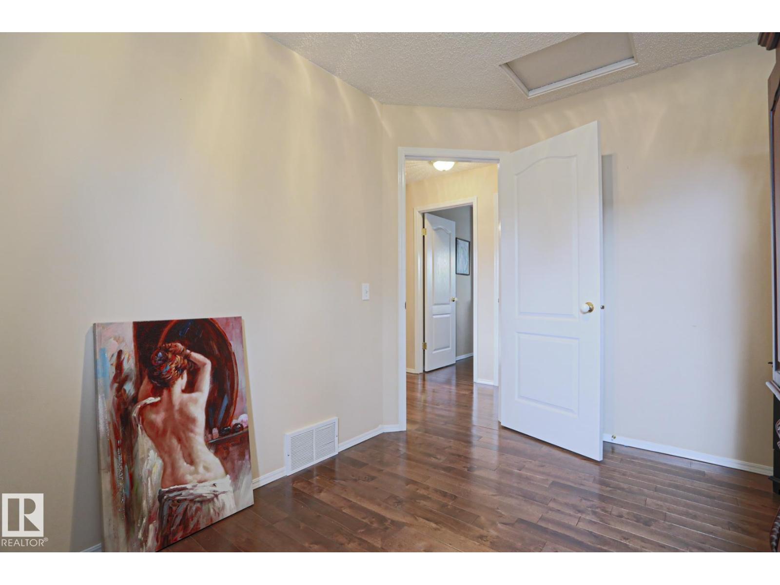 7716 154 AV NW — photo 42