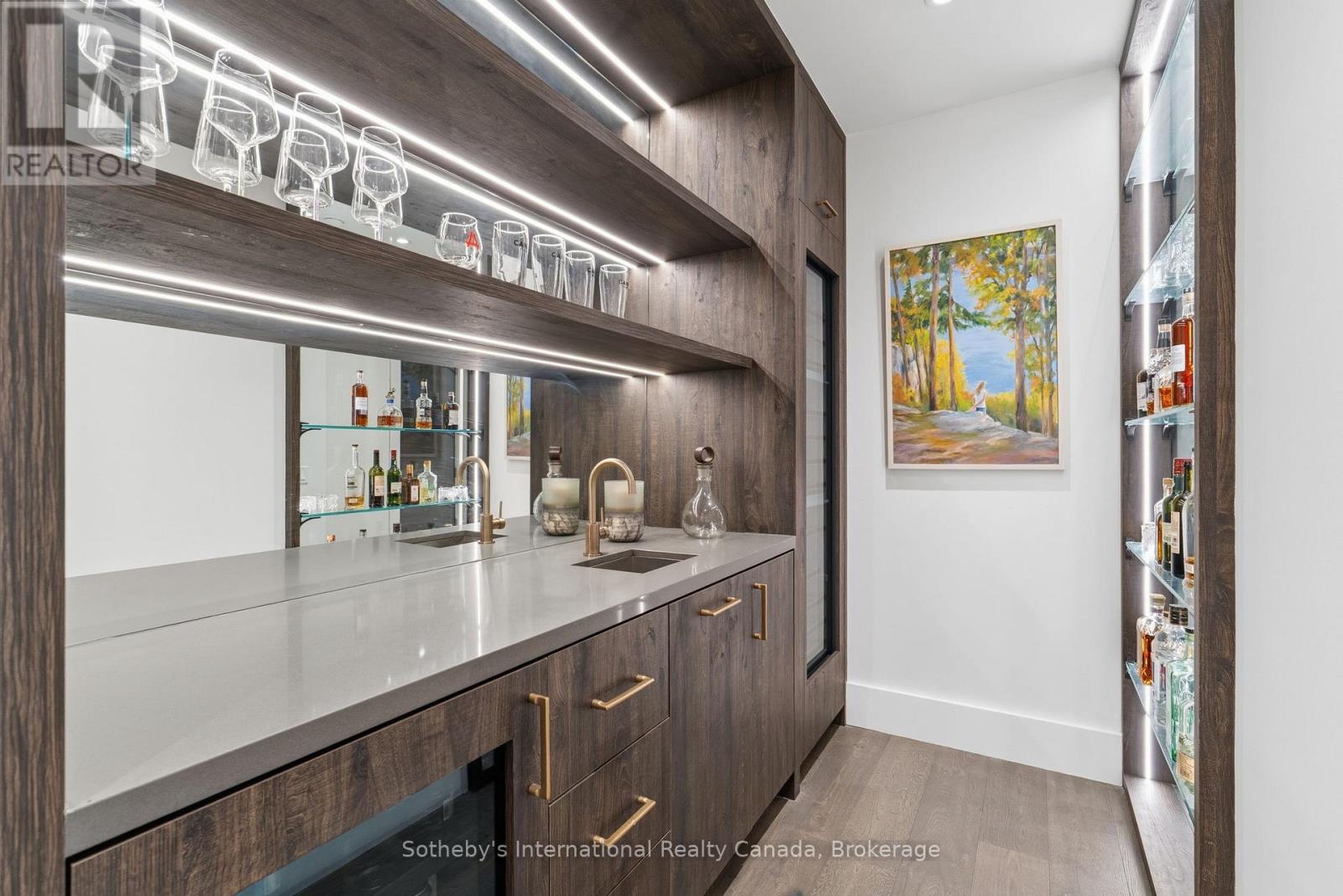 #210 727 GRANDVIEW DRIVE - 17