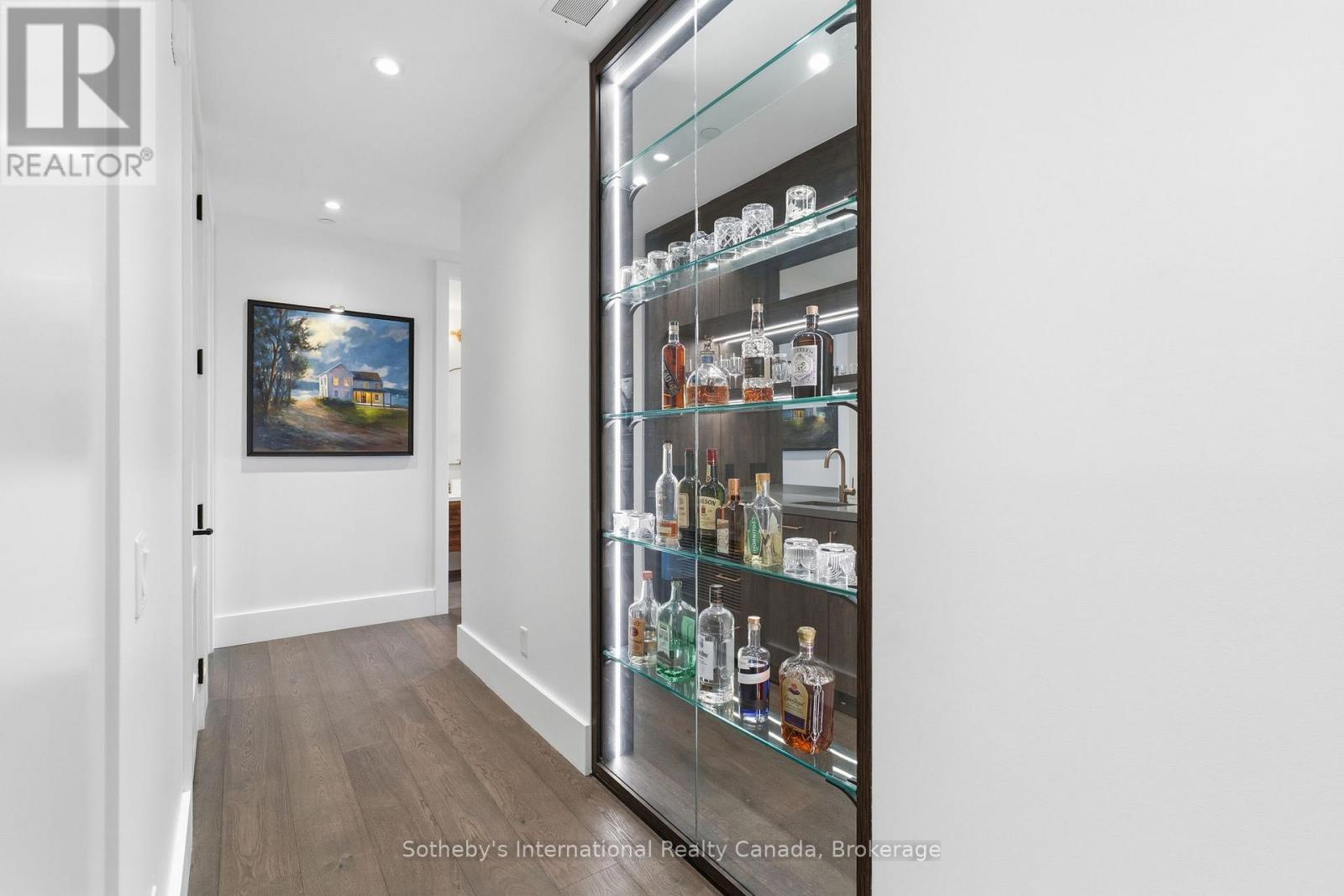 #210 727 GRANDVIEW DRIVE - 18
