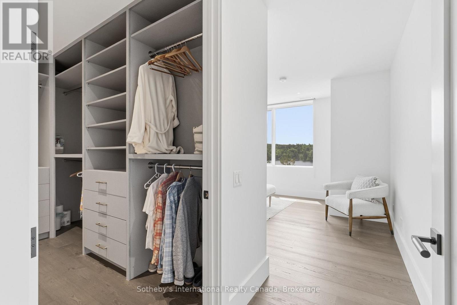 #210 727 GRANDVIEW DRIVE - 22
