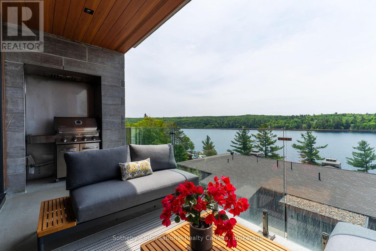 #210 727 GRANDVIEW DRIVE - 29