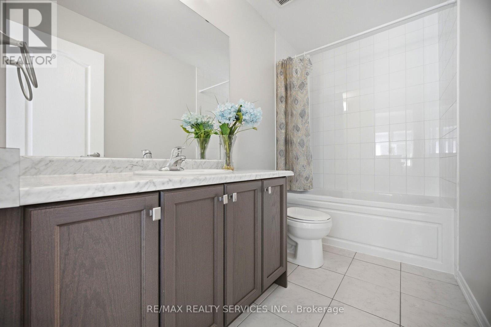 250 ESTHER CRESCENT - 28