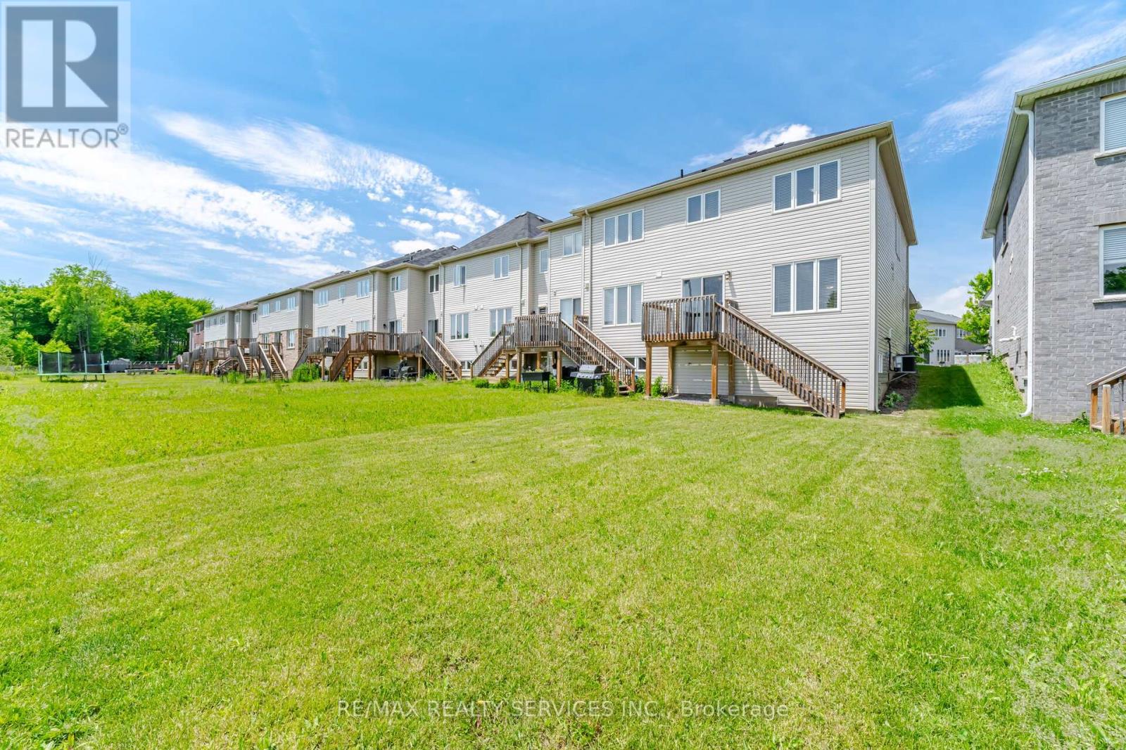 250 ESTHER CRESCENT - 37