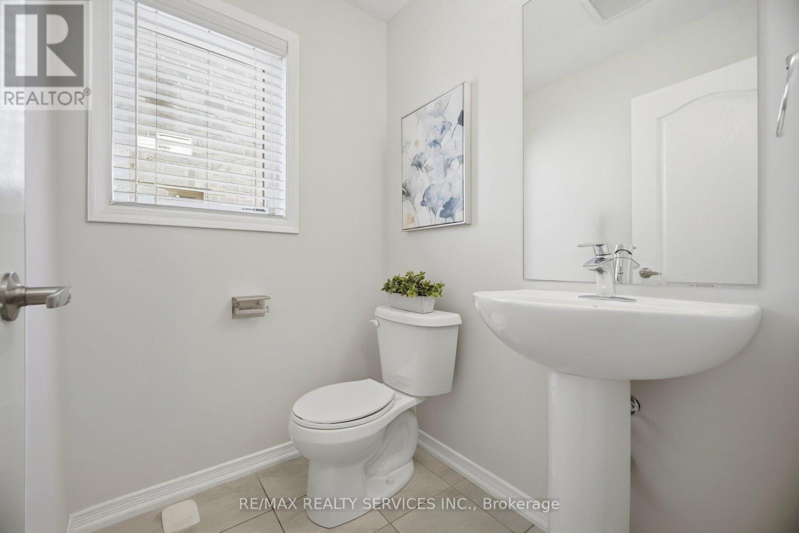 250 ESTHER CRESCENT - 21