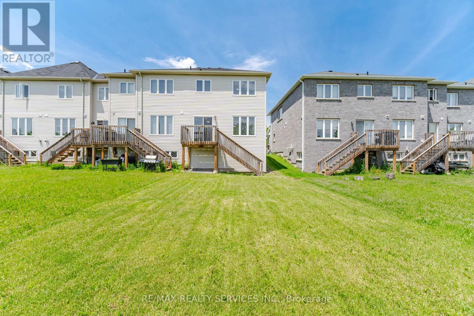 250 ESTHER CRESCENT - 38