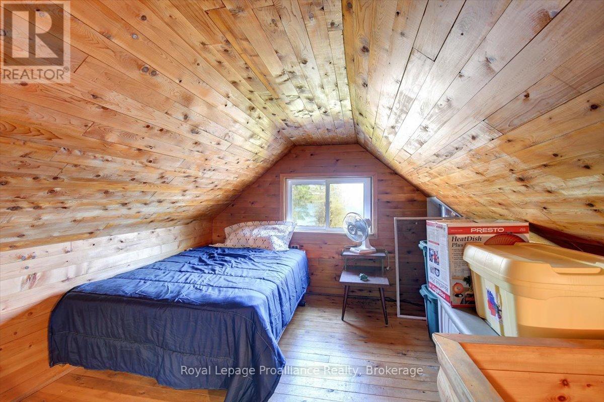 348 STEENBURG LAKE ROAD N - 18