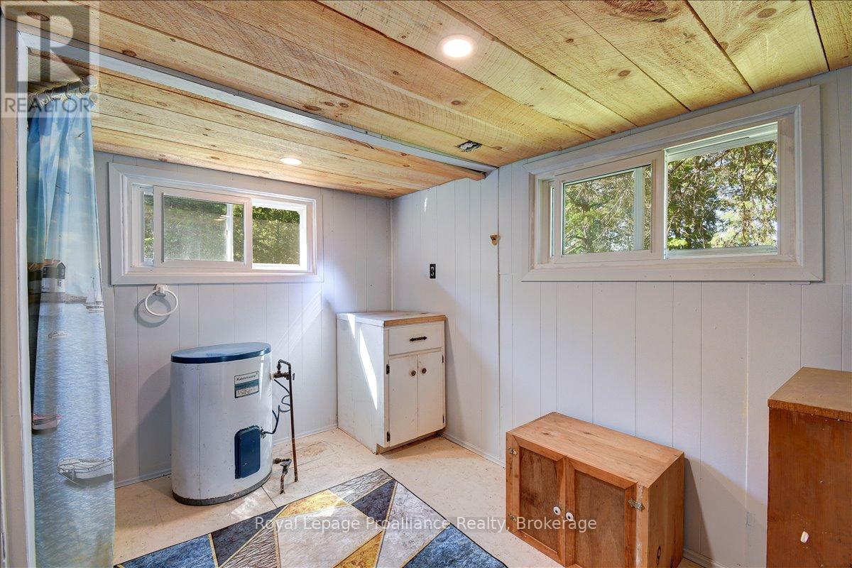 348 STEENBURG LAKE ROAD N - 32