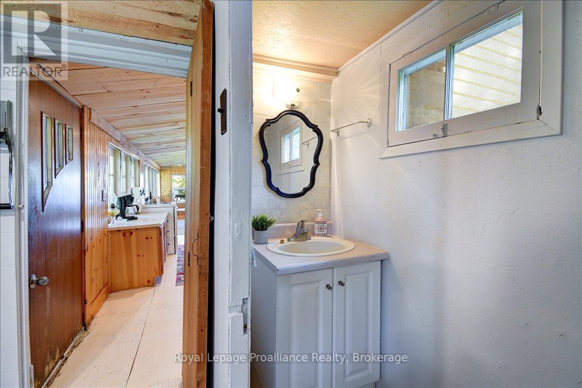 348 STEENBURG LAKE ROAD N - 33