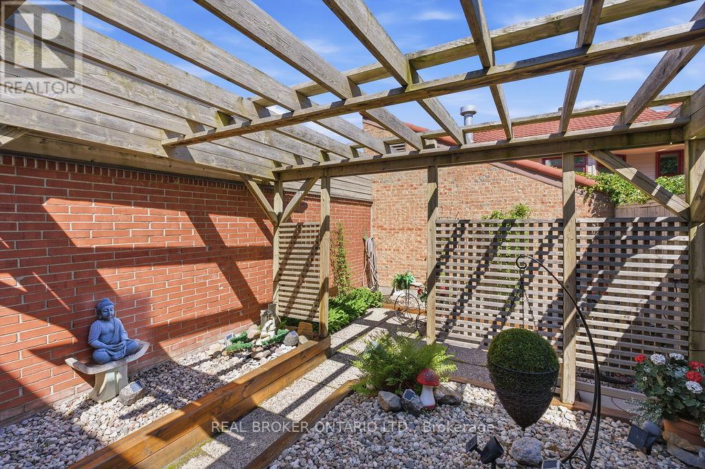 2 Bed, 2 Bath House for Sale in Ottawa – 255 BRUYERE STREET, Ottawa – MLS# X13429402 - Image 16
