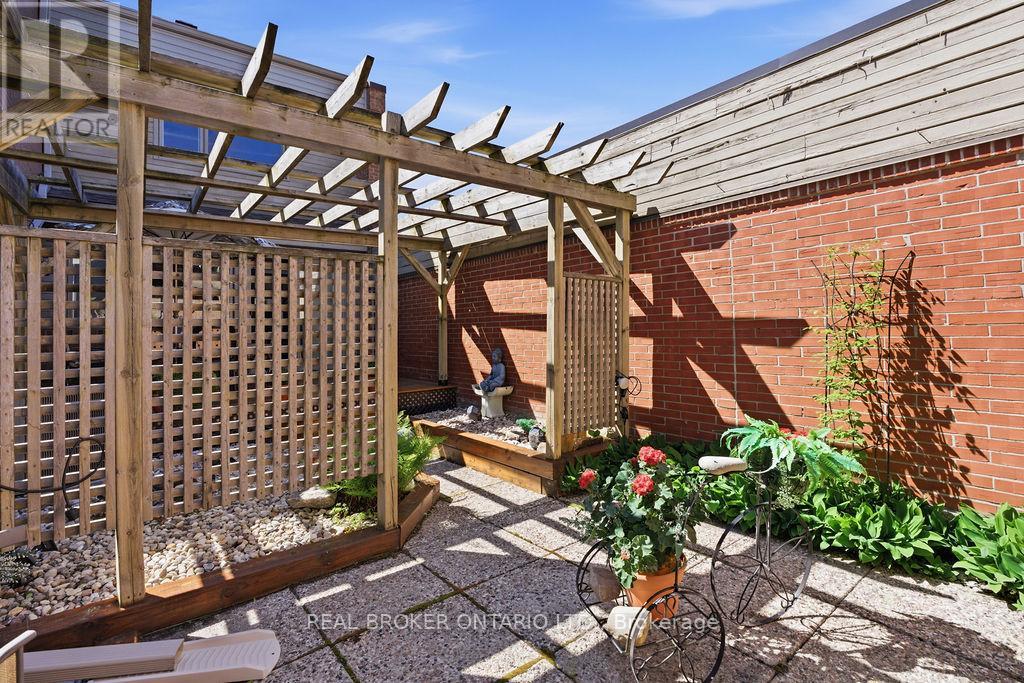 2 Bed, 2 Bath House for Sale in Ottawa – 255 BRUYERE STREET, Ottawa – MLS# X13429402 - Image 17
