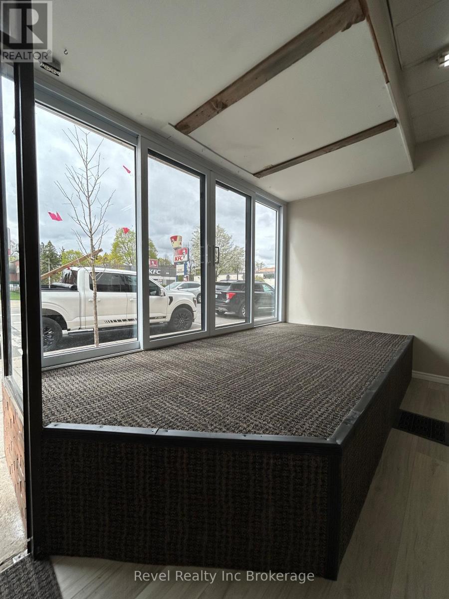 Display area w. Patio door