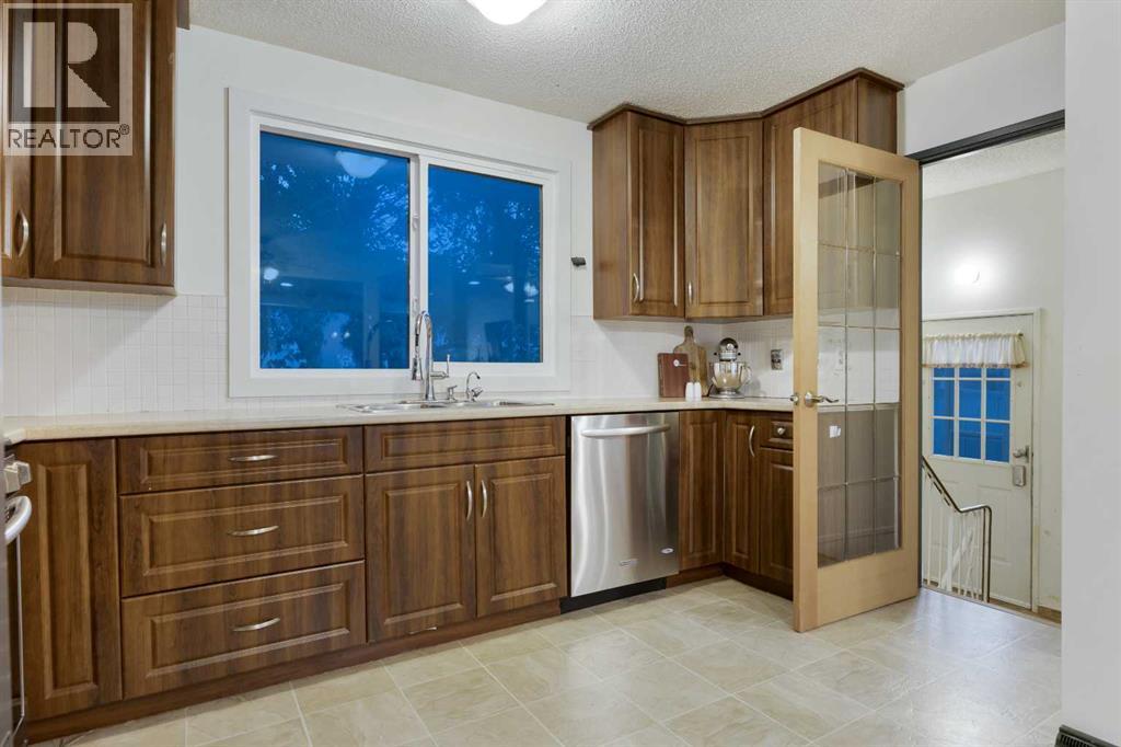 7035 Huntercrest Road NW — photo 10