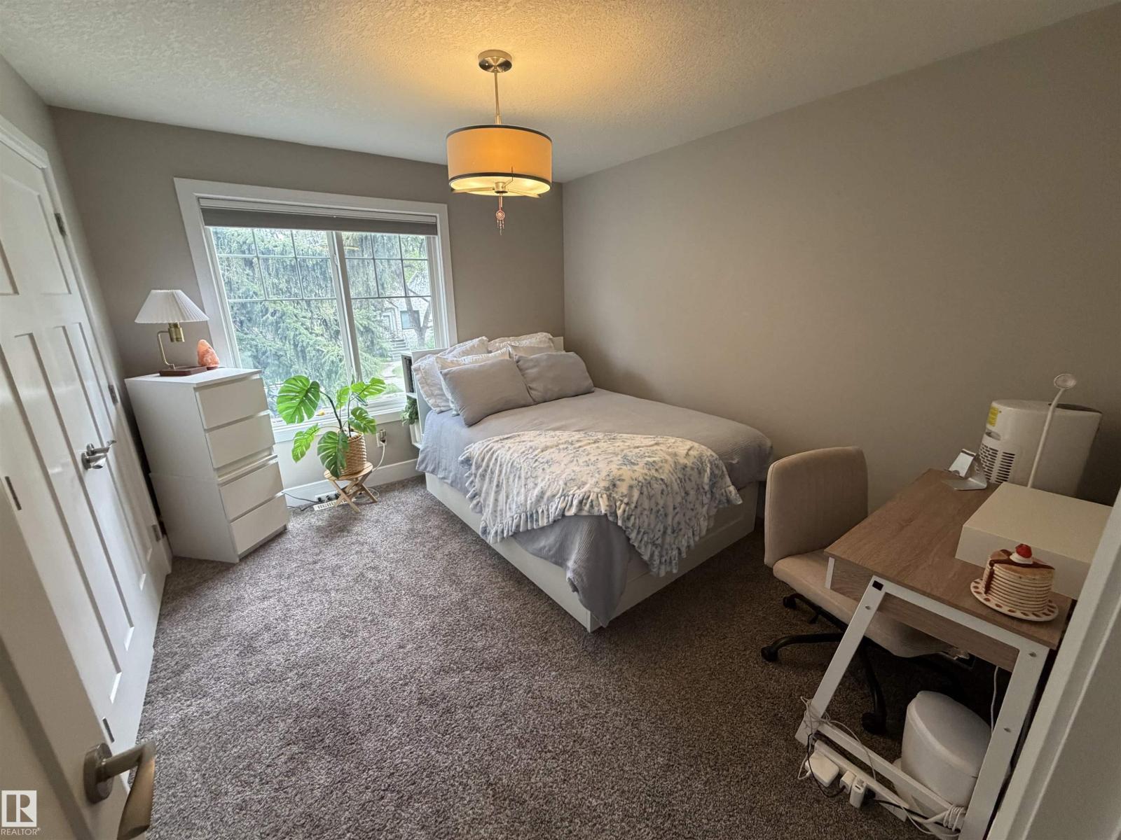 10914 71 AV NW - 11