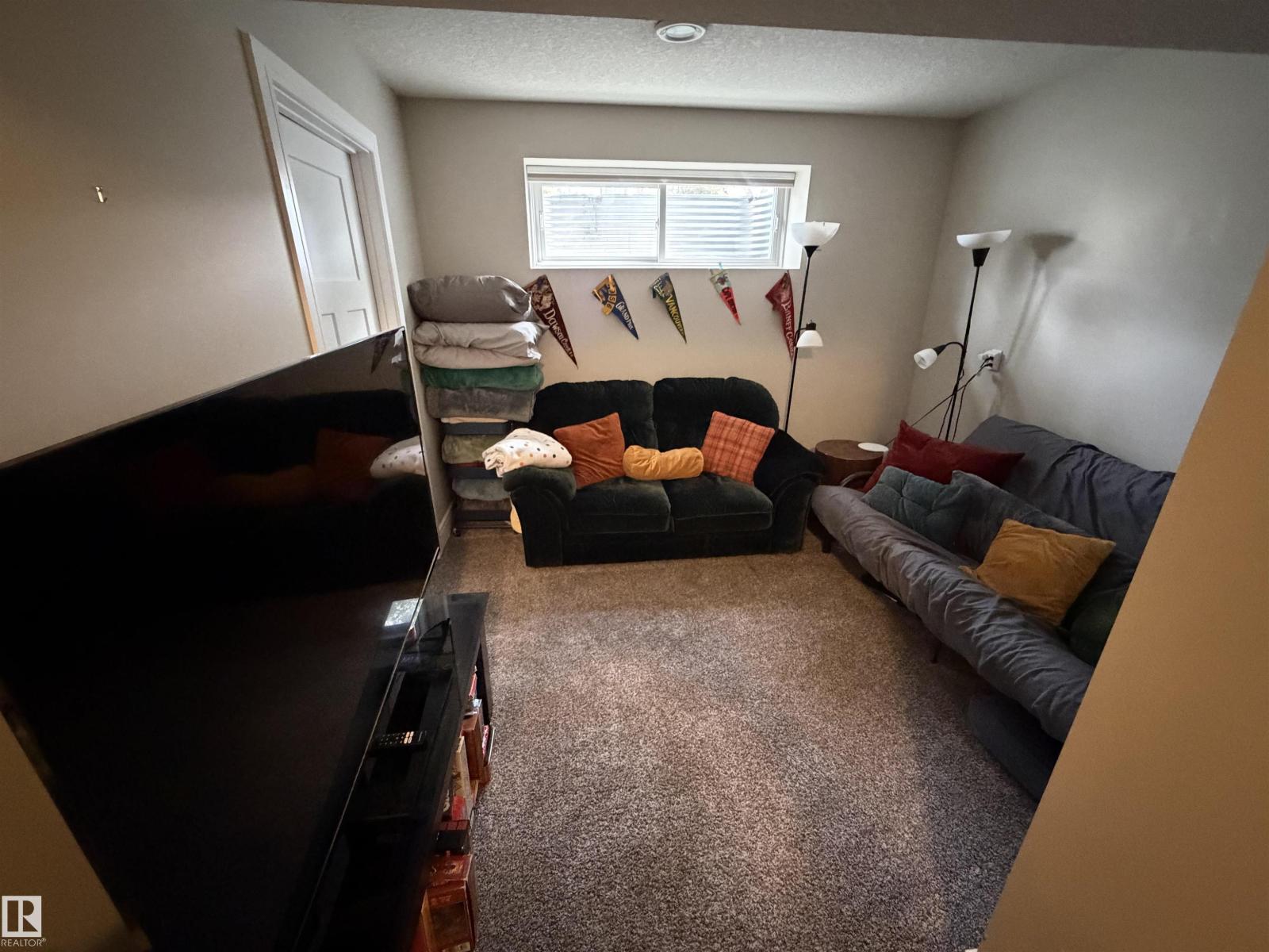 10914 71 AV NW - 21