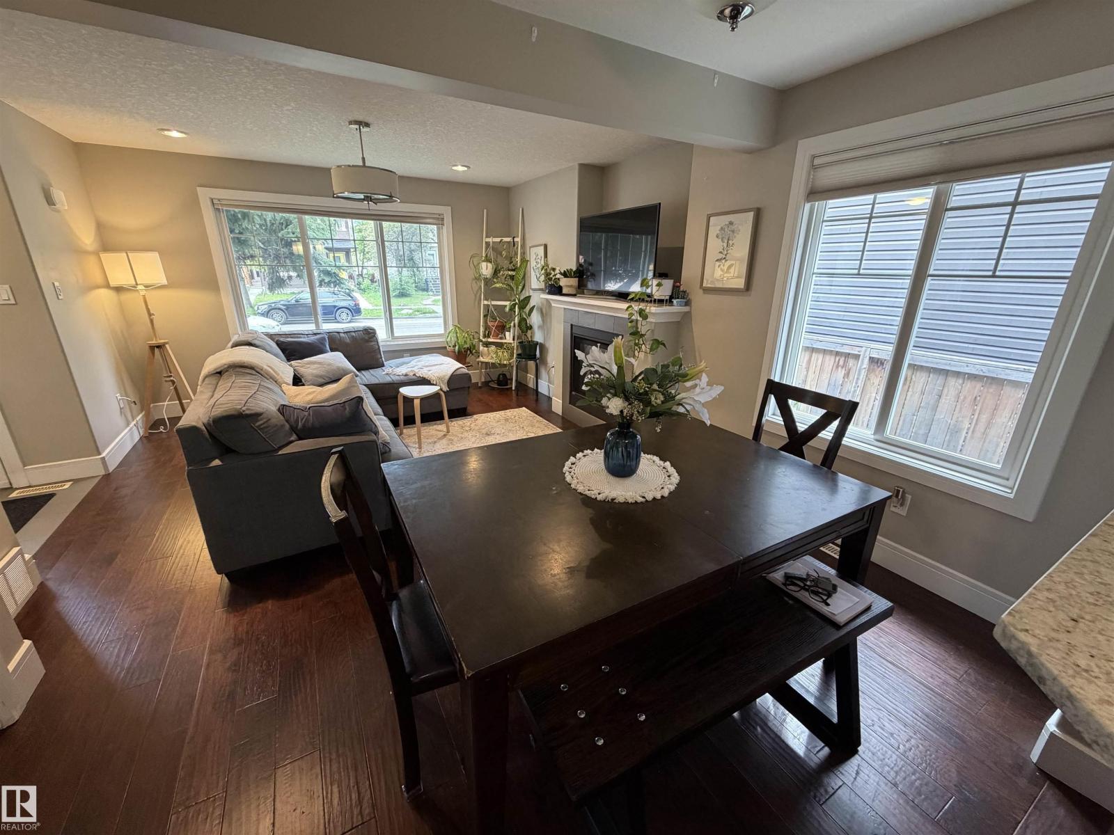 10914 71 AV NW - 8
