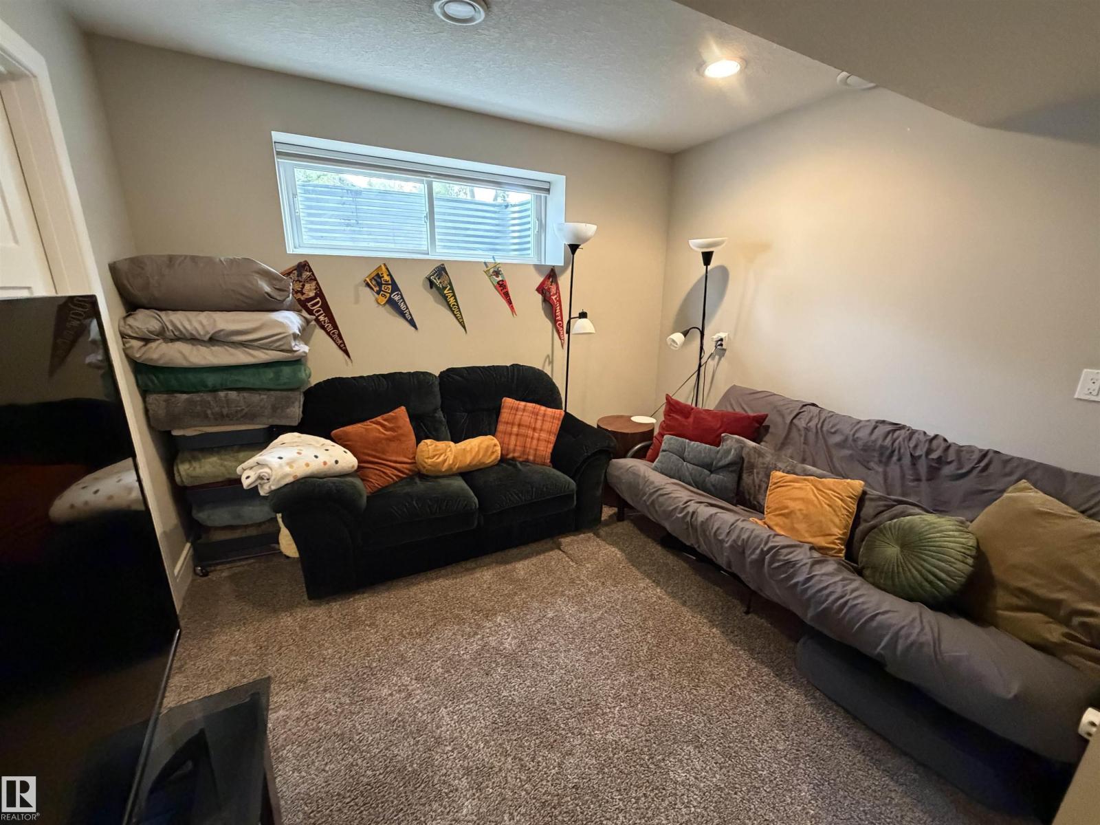 10914 71 AV NW - 19