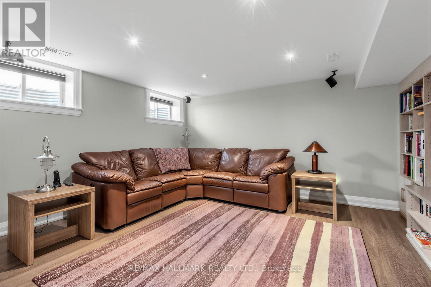 192 ERSKINE AVENUE - 23