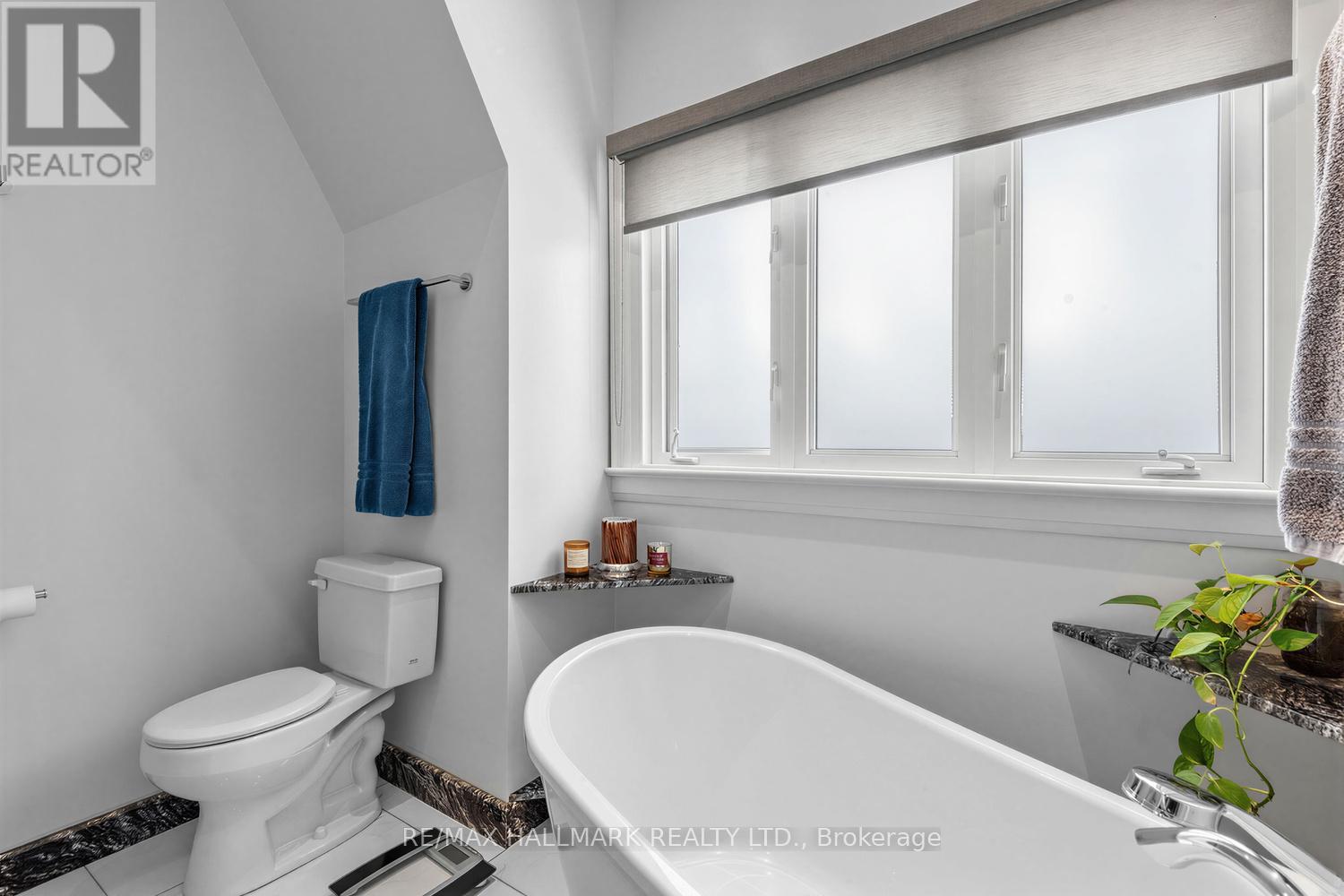 192 ERSKINE AVENUE - 20