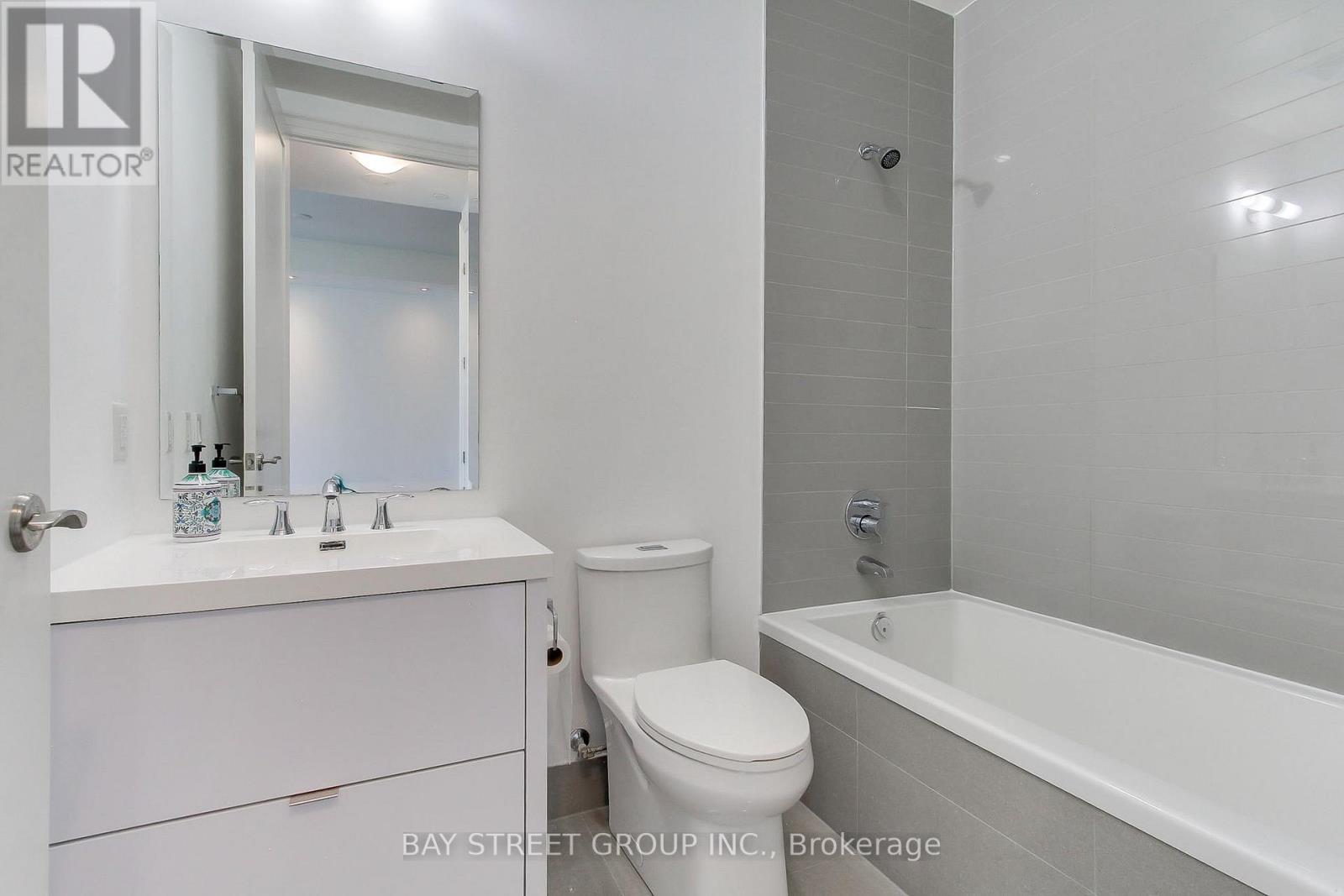 #312 20 FRED VARLEY DRIVE - 17
