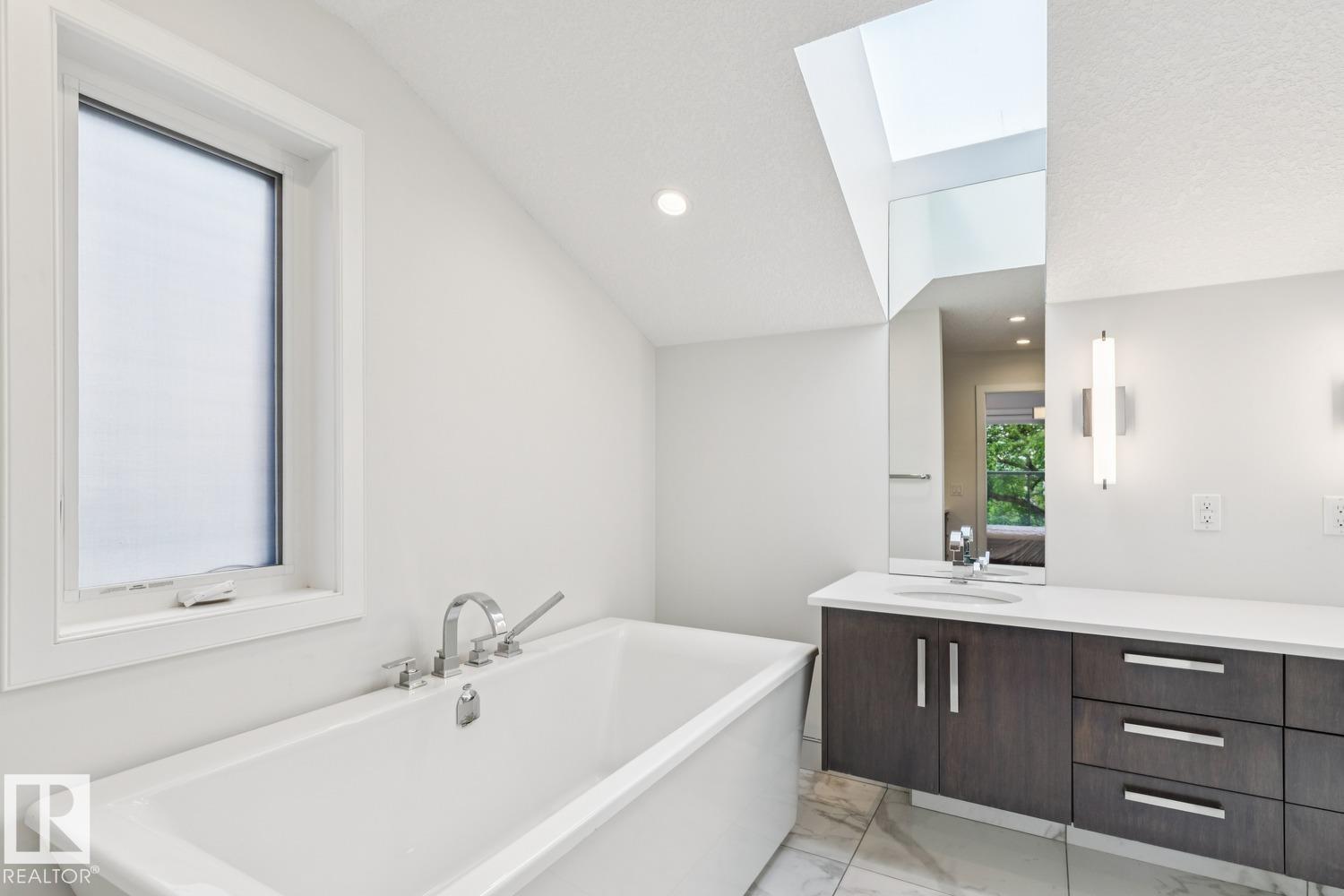 8724 116 ST NW — photo 32