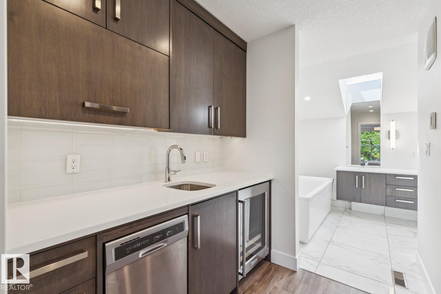 8724 116 ST NW - 30