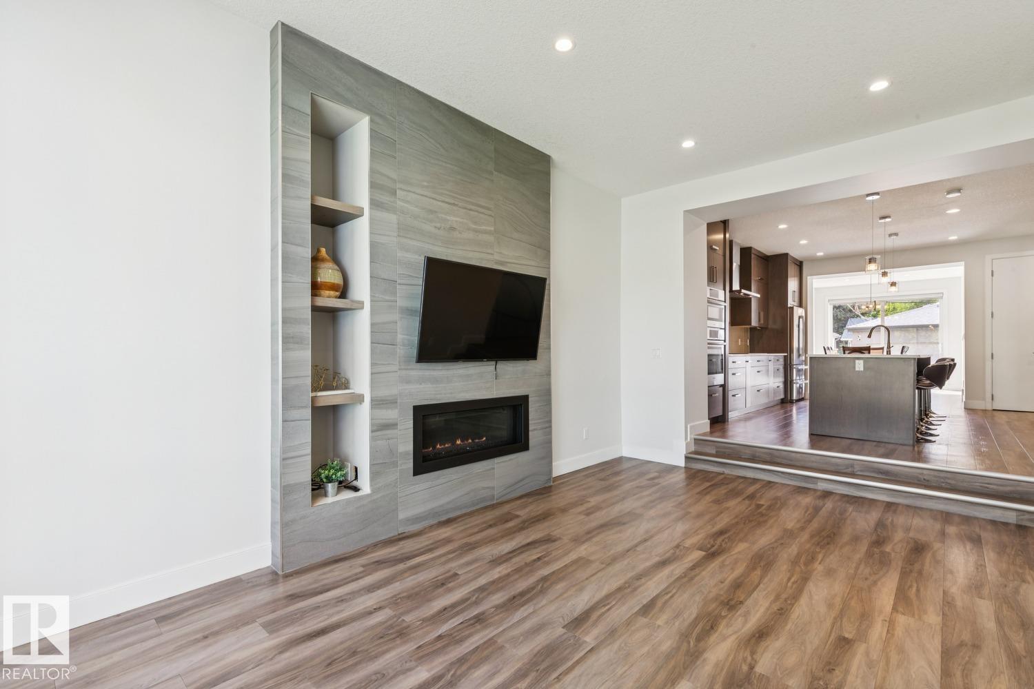 8724 116 ST NW - 6