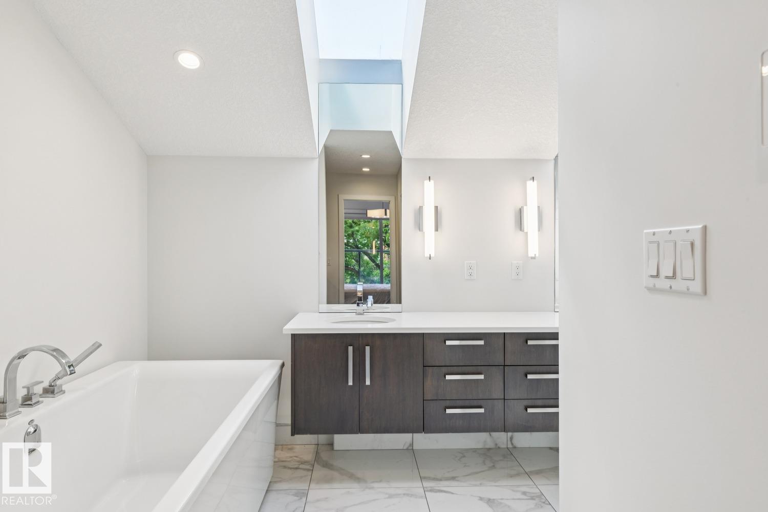 8724 116 ST NW - 31