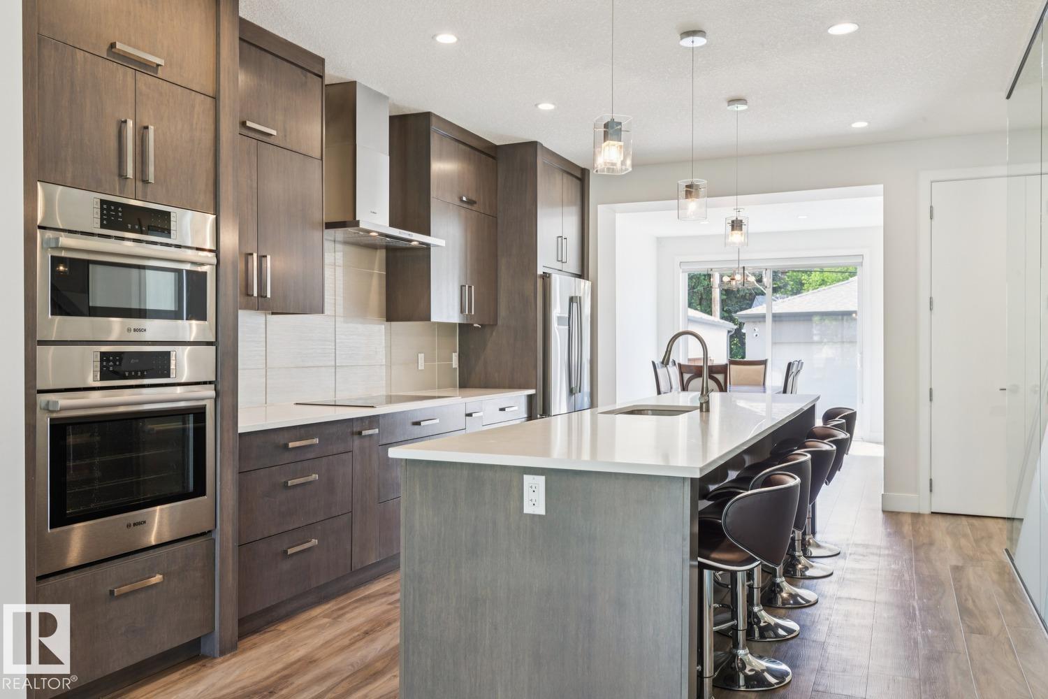 8724 116 ST NW - 10