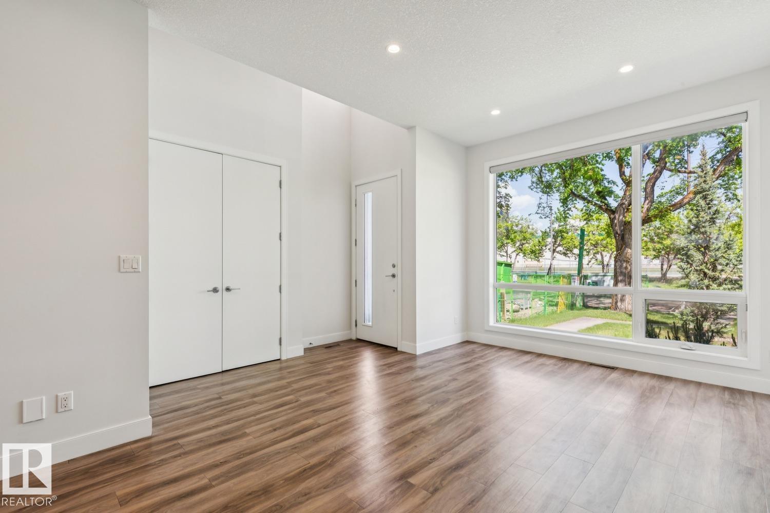 8724 116 ST NW - 4