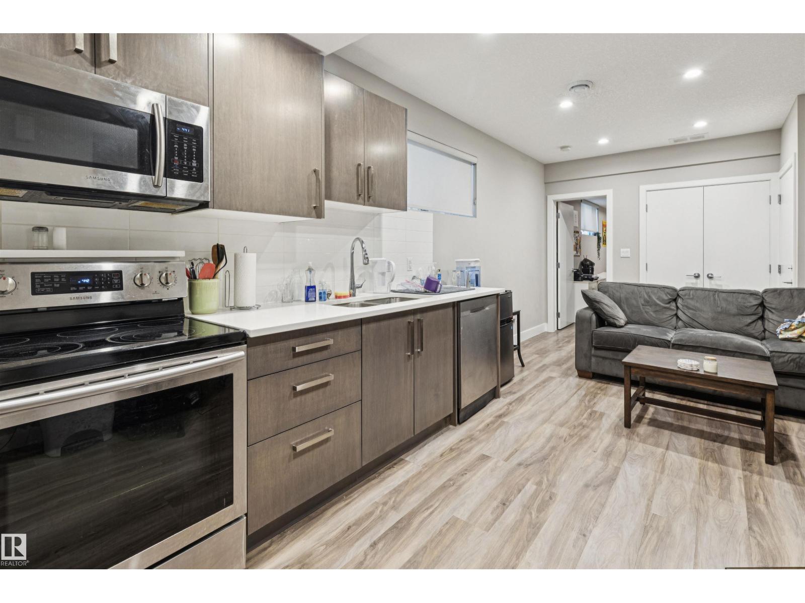 8724 116 ST NW - 37