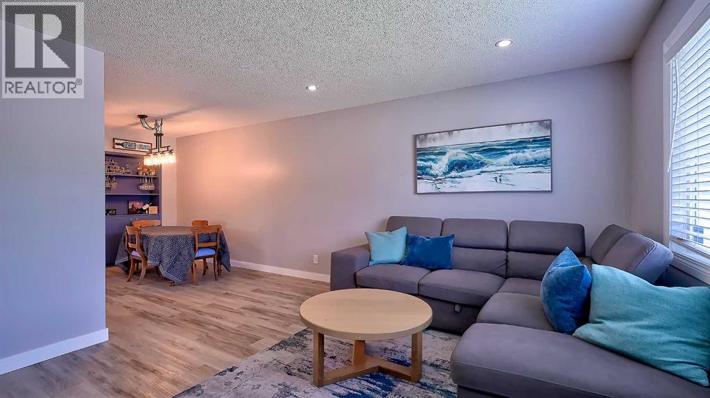 2037 50 Avenue SW - 4