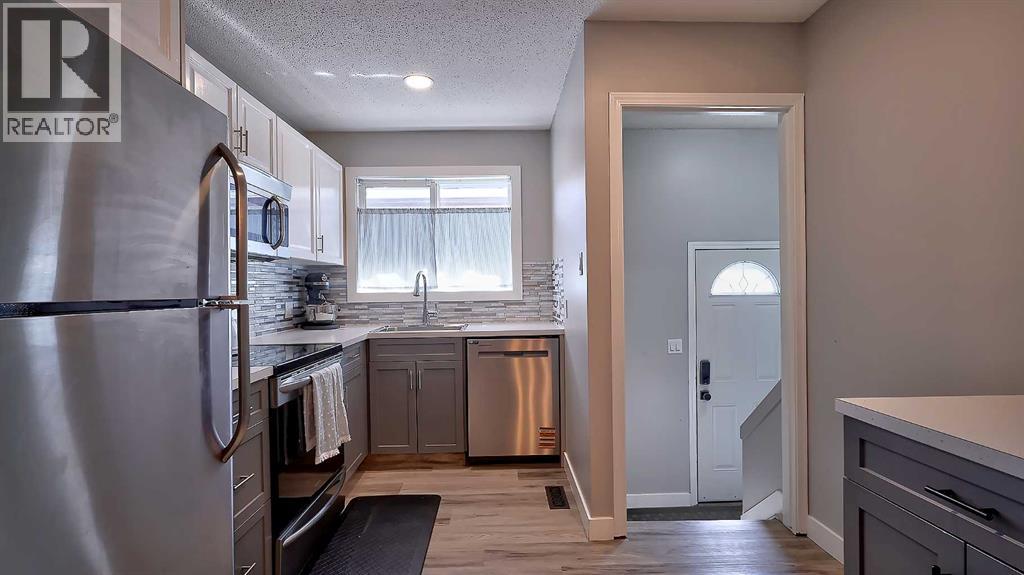 2037 50 Avenue SW - 10