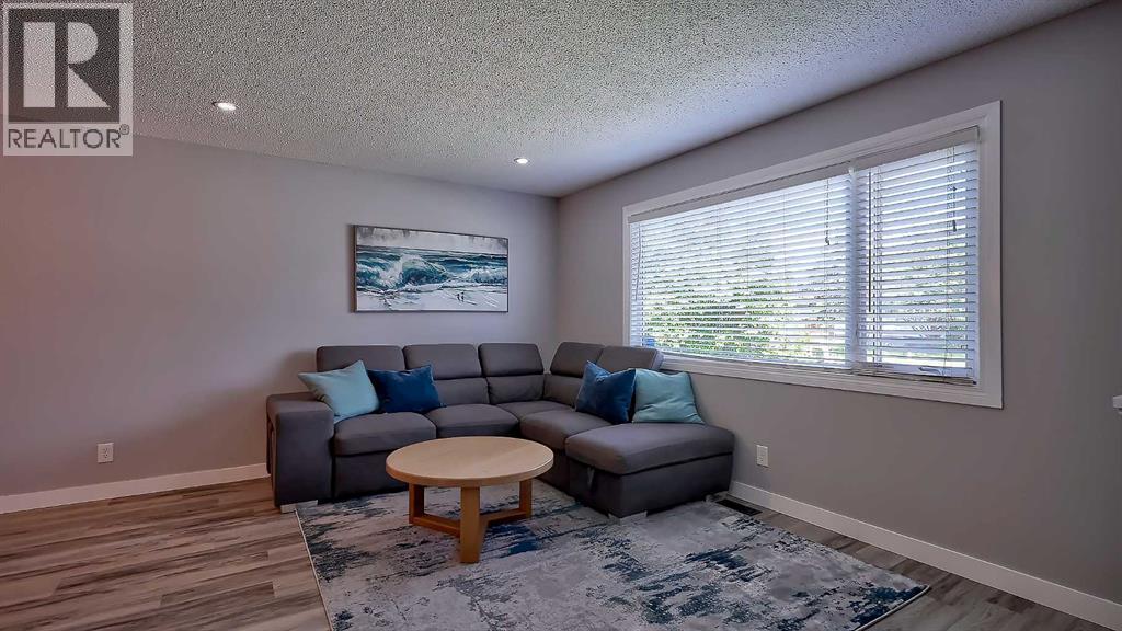 2037 50 Avenue SW - 3
