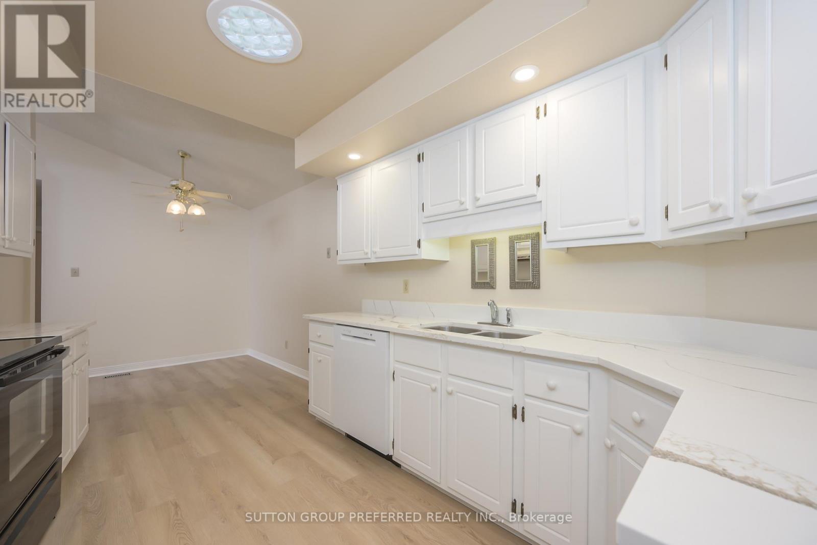 #51 50 FIDDLERS GREEN ROAD - 16