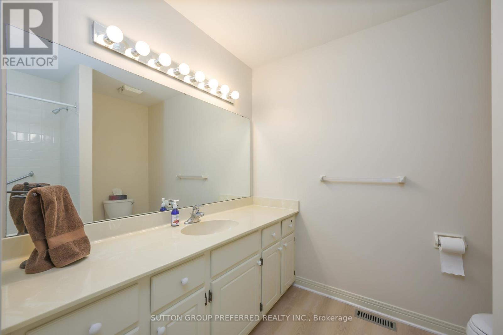 #51 50 FIDDLERS GREEN ROAD - 28