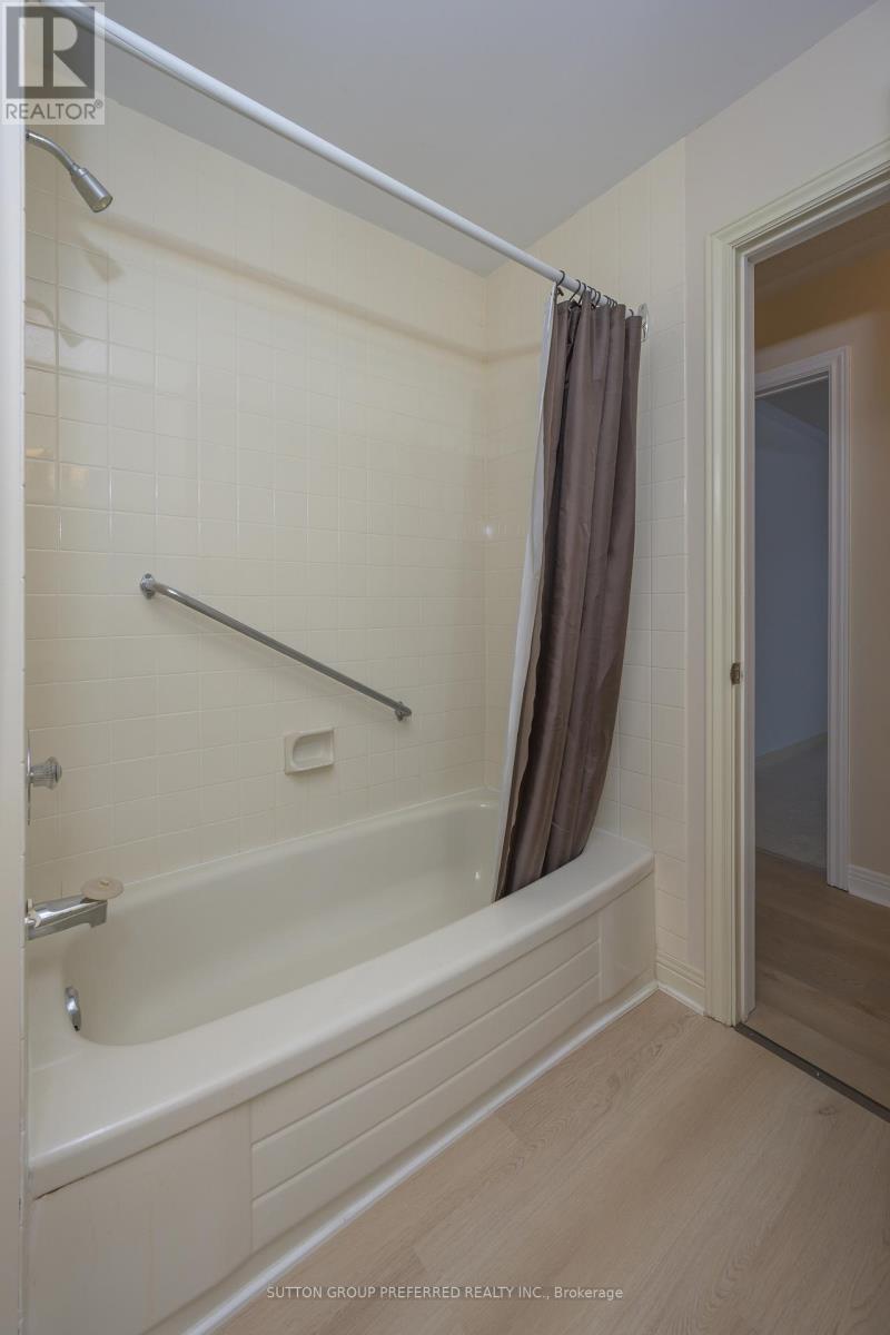 #51 50 FIDDLERS GREEN ROAD - 29