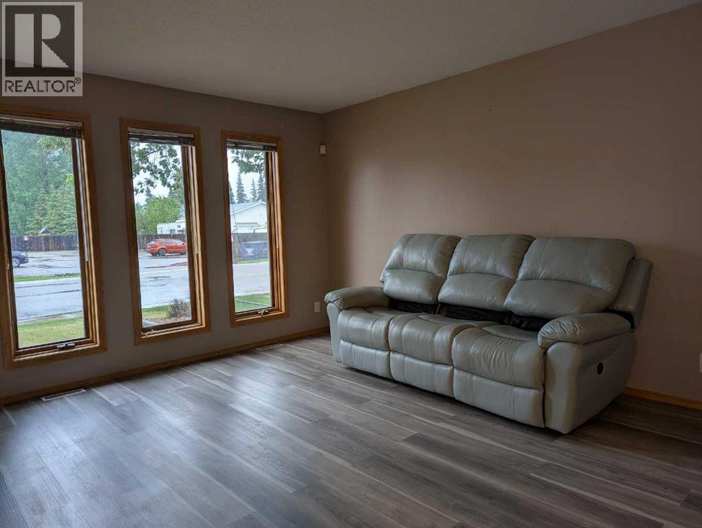4727 44 Street - 3