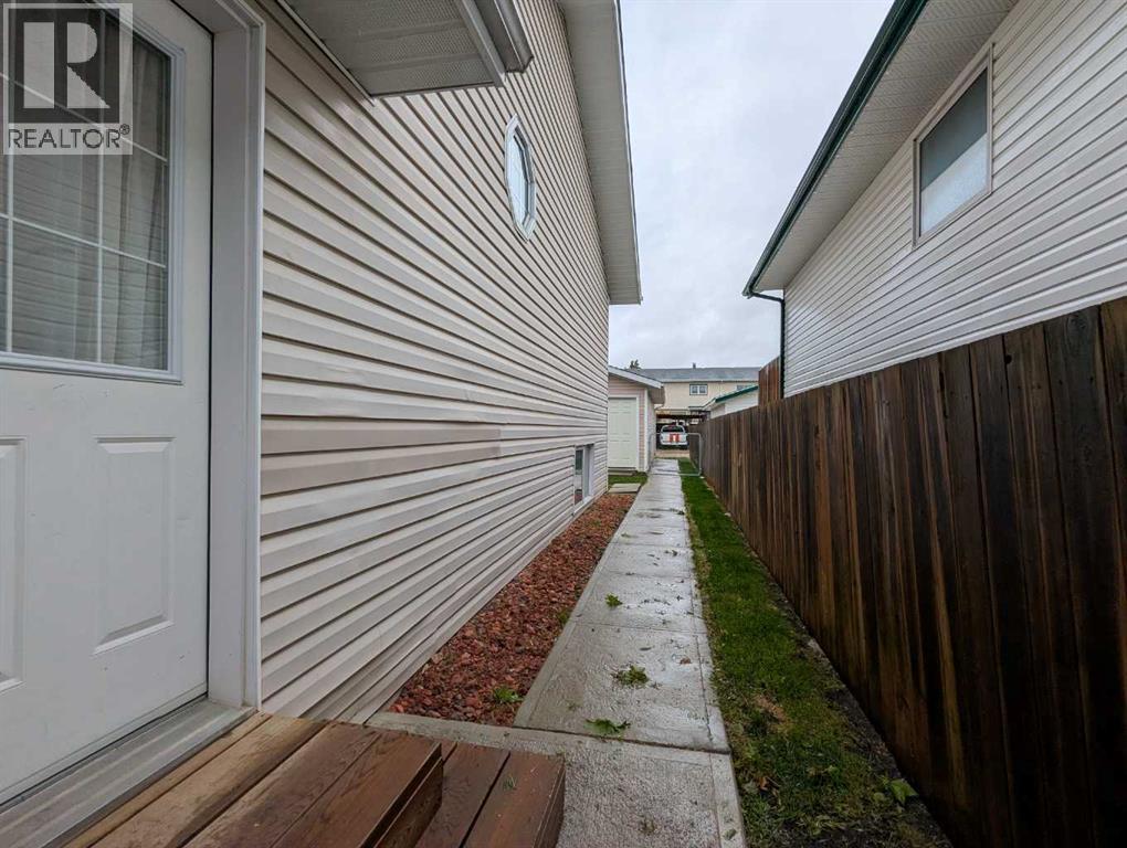 4727 44 Street - 16