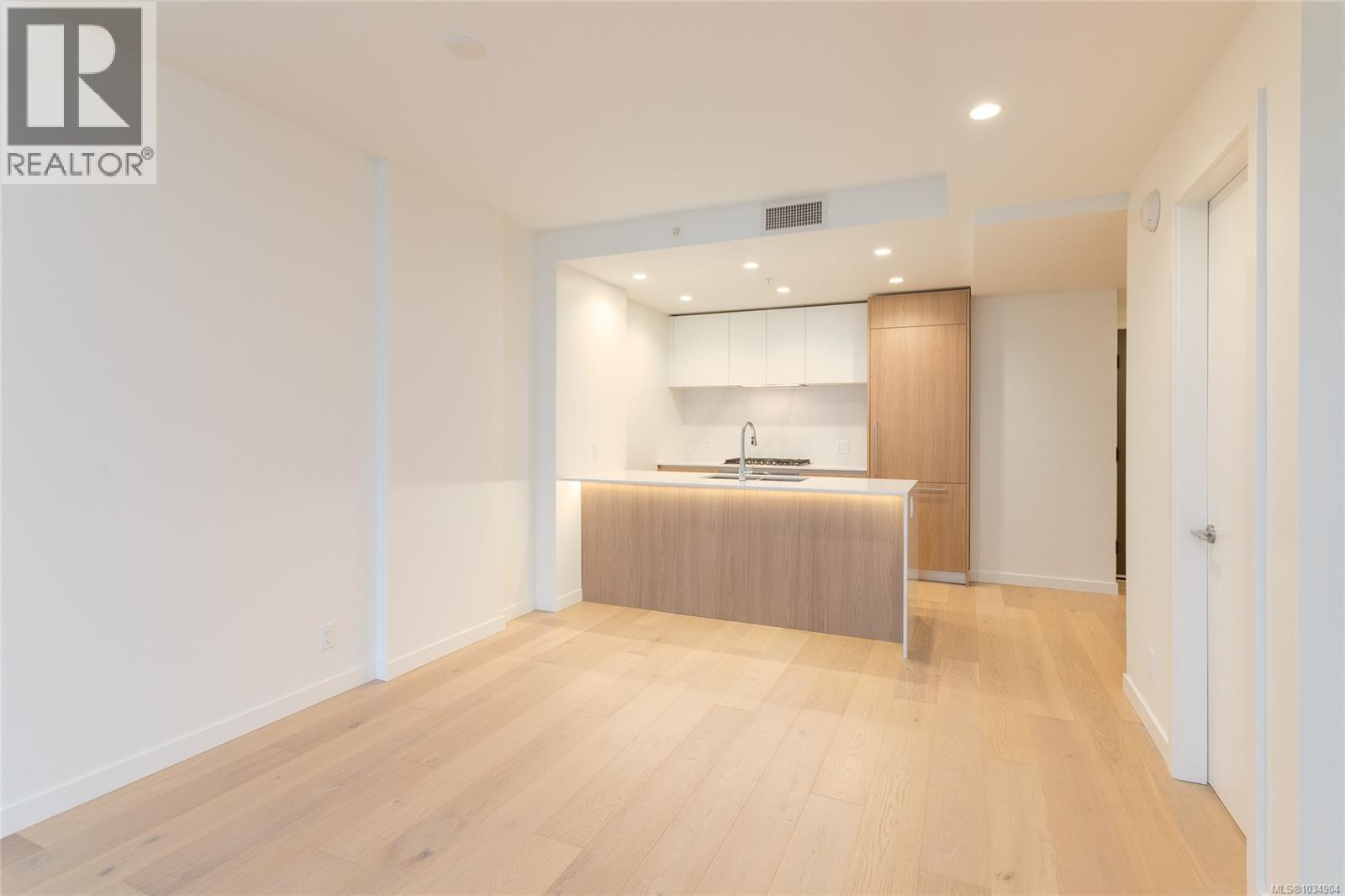 711 2000 Hannington Road, Langford