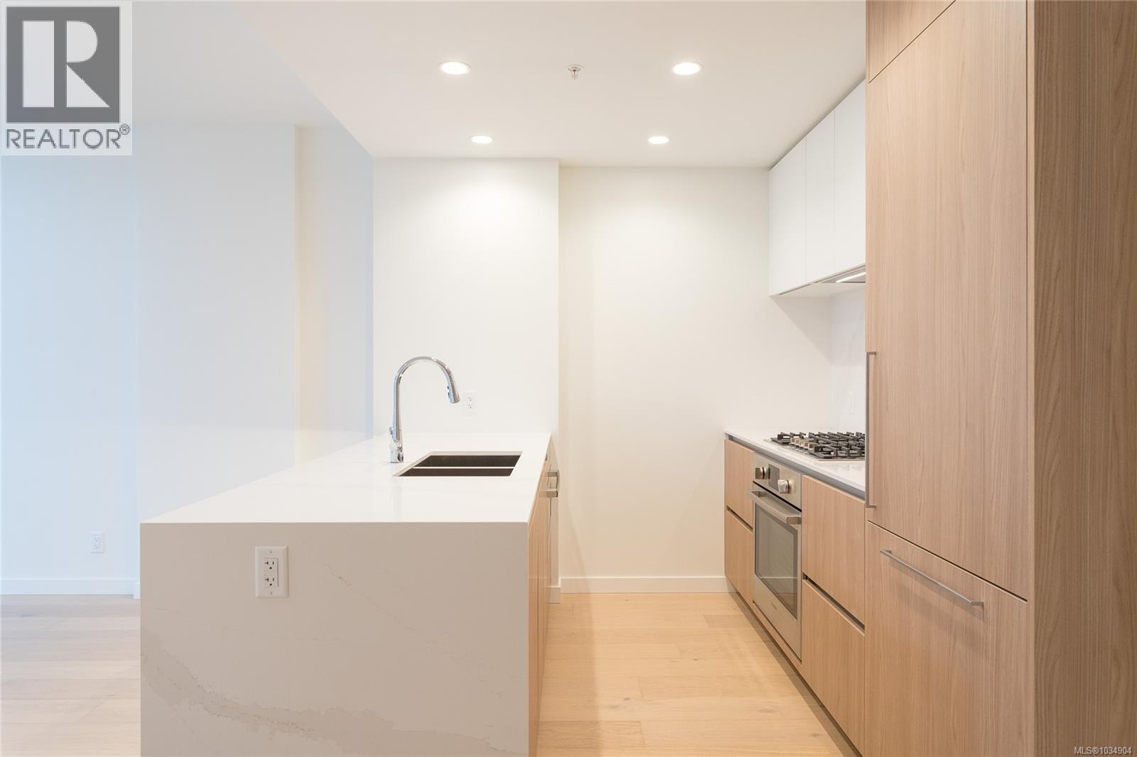 711 2000 Hannington Road, Langford