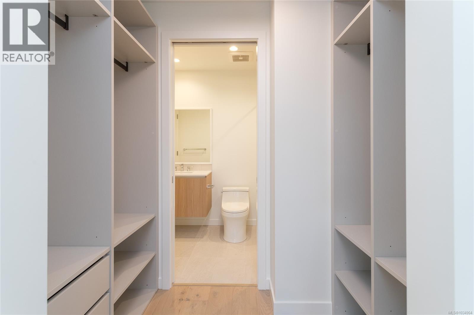 711 2000 Hannington Road, Langford