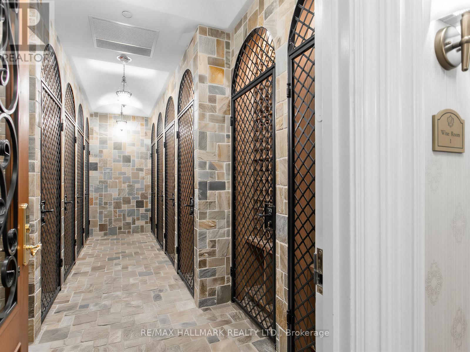 #303 9245 JANE STREET - 24