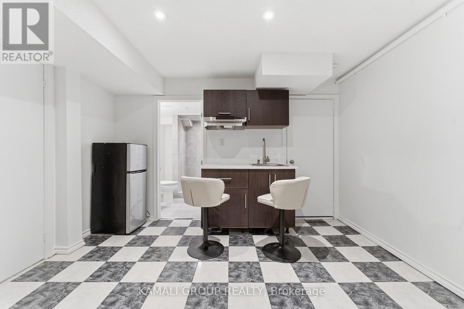 108 KILLIAN ROAD - 35